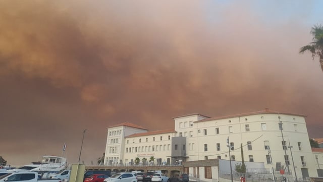 Waldbrand wütet im Süden Frankreichs