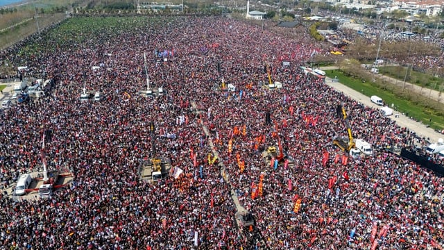 Hunderttausende an Demo gegen Haft von türkischem Oppositionschef