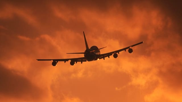Triebwerkteil abgefallen: Ist Fliegen mit Boeing noch sicher?