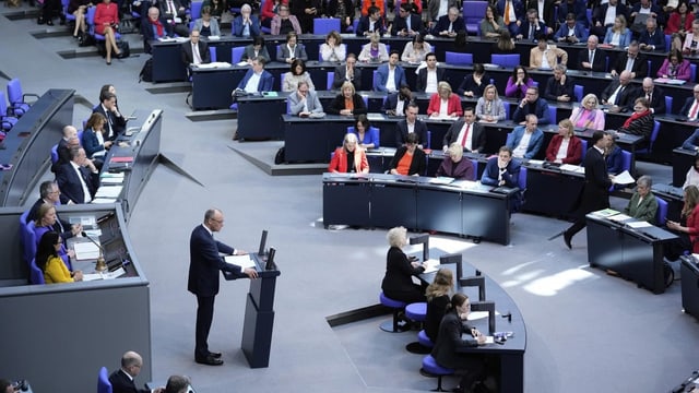 Bundestag bewilligt 500 Milliarden schweres Finanzpaket