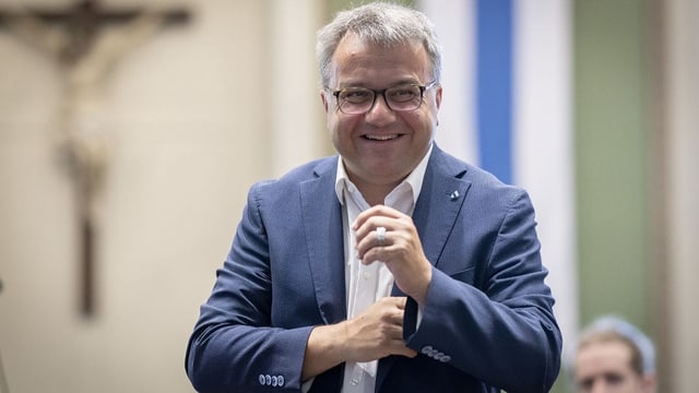 Mitte-Kandidat Hausheer verteidigt dritten Sitz in der Regierung