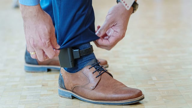 Beat Jans fordert nach Femiziden Fussfesseln für Gewalttäter