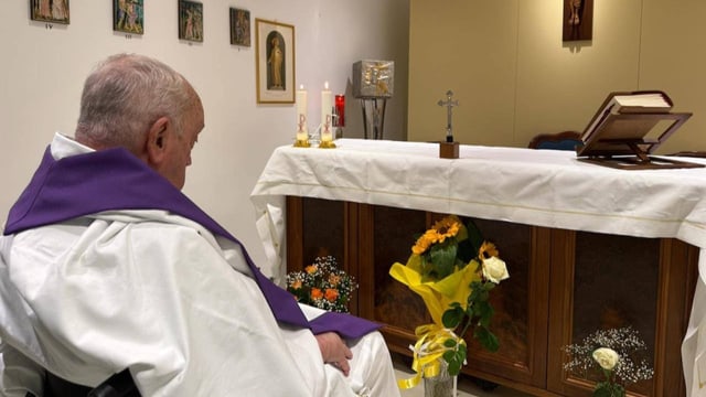 Vatikan zeigt erstes Foto des kranken Papstes