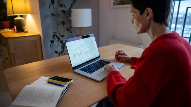 Mit ETFs und Aktien: Frauen schliessen Vorsorgelücken