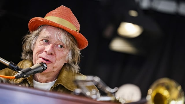 Helge Schneider vermählt Jazz und Humor