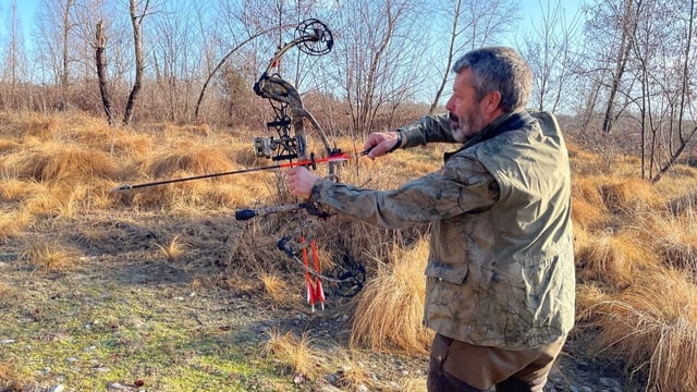 Jagd mit Pfeil und Bogen: Schweizer Jäger weichen ins Ausland aus