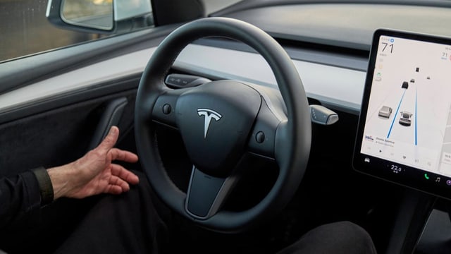 Teslas Autopilot darf das Steuer in der Schweiz nicht übernehmen