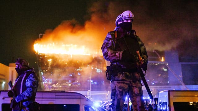 Anschlag in Moskau : Islamischer Staat bekennt sich zur Tat