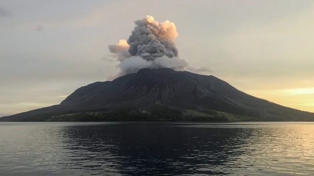 Behörden rufen nach Vulkanausbruch höchste Alarmstufe aus