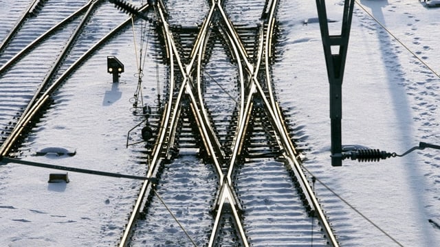 Warum beim ersten Schnee auf den Schienen oft Chaos ausbricht