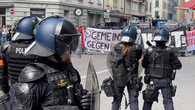 Meist friedliche Kundgebungen – Polizei löst Zürcher Nachdemo auf