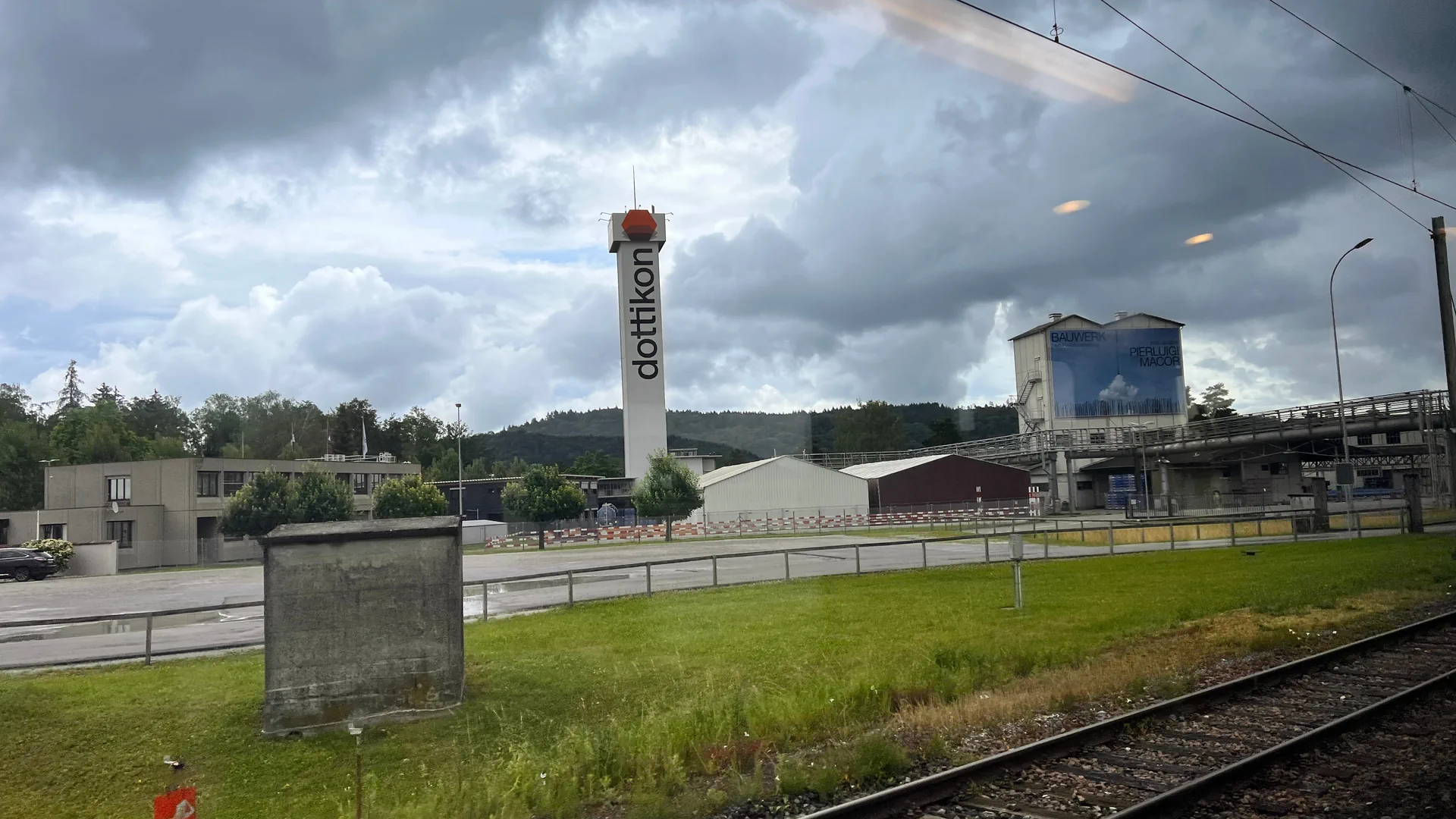 Der Turm der Firma Dottikon ES