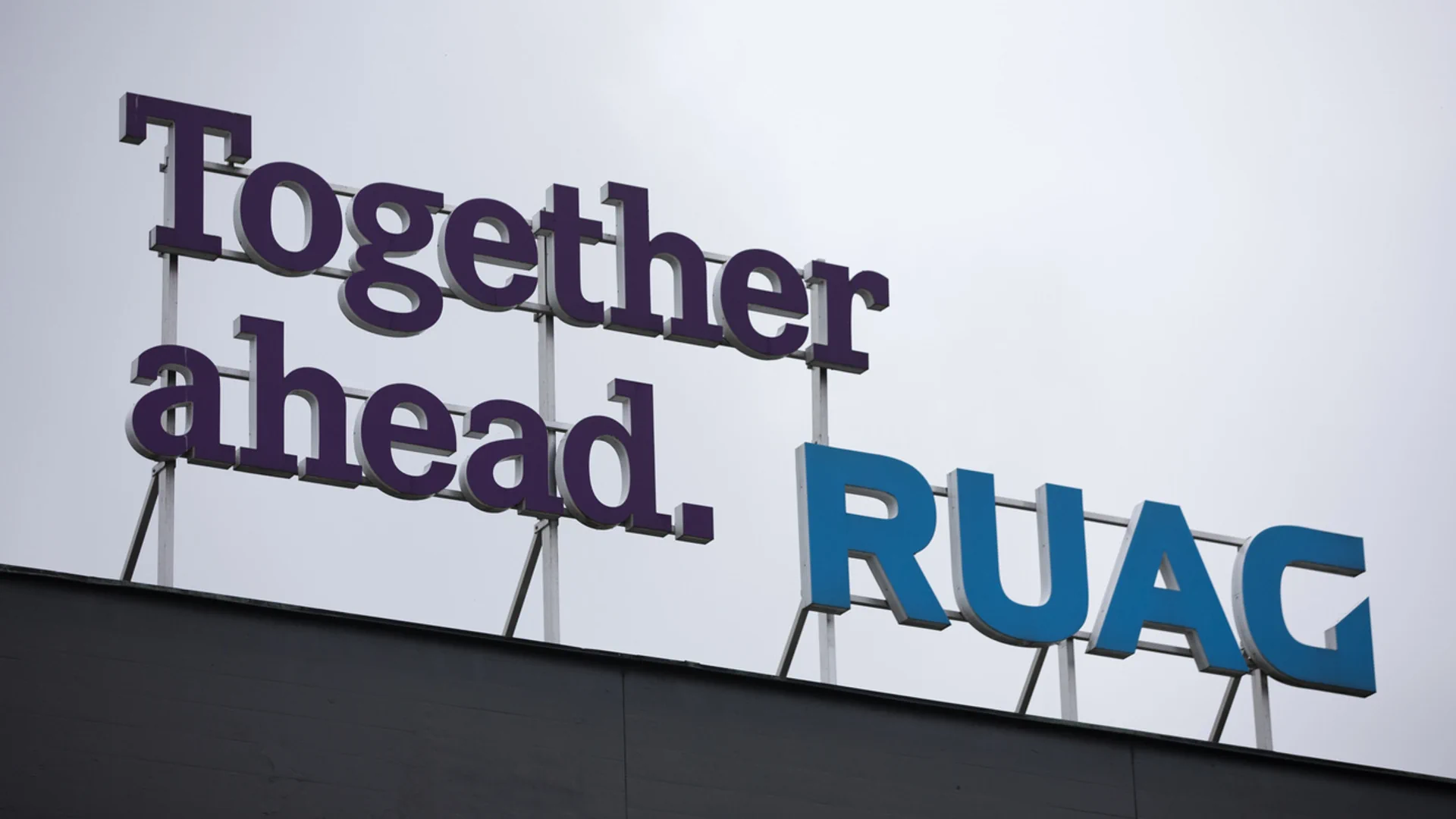 Das Logo der Ruag am Ruag-Standort in Emmen.