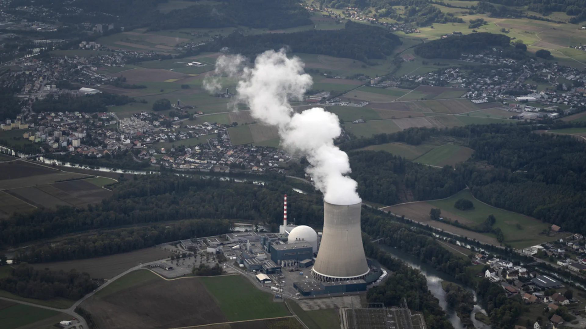 Atommeiler mit Wolke