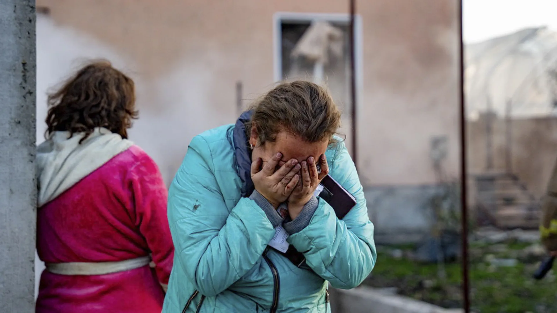 Eine ukrainische Frau nach einem Luftangriff in Odessa im Südwesten der Ukraine.