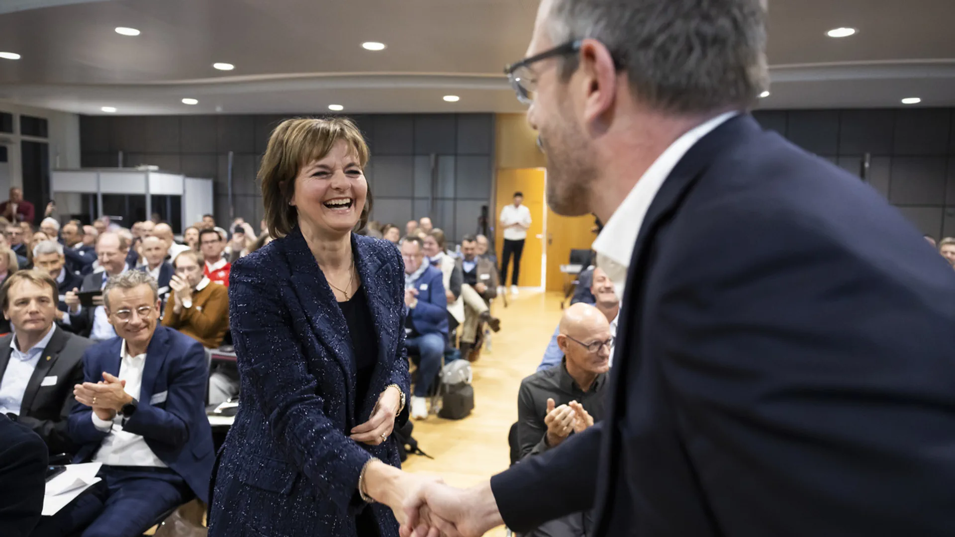 Ruth Metzler bekommt Gratulationen