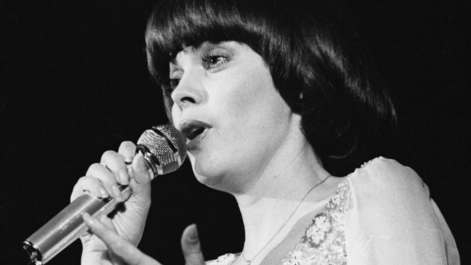 Mireille Mathieu auf der Bühne.