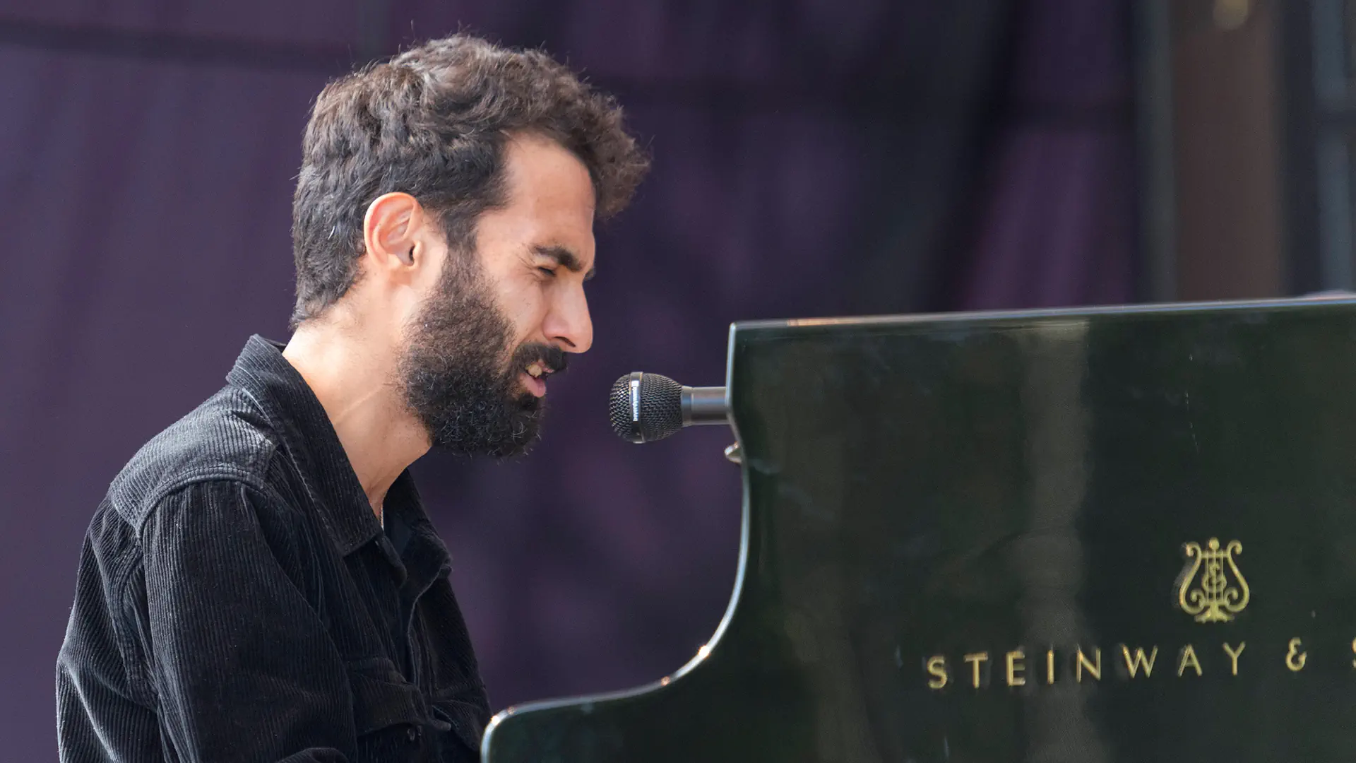 Tigran Hamasyan performt im Juli 2024 in Finnland.