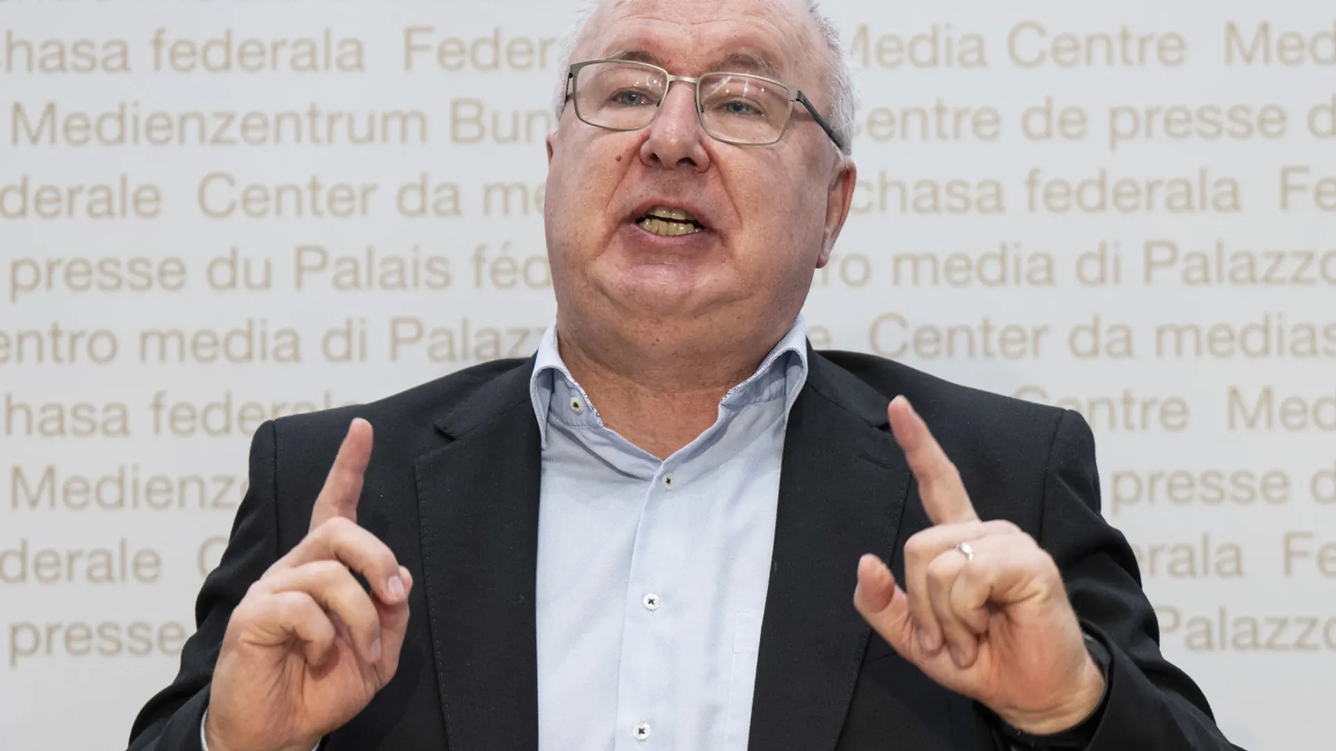 Pierre-Yves Maillard, Präsident des Schweizerischen Gewerkschaftsbundes, an einer Pressekonferenz.